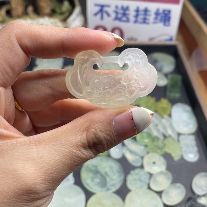 霜***年蛇纹石玉未镶嵌颈饰