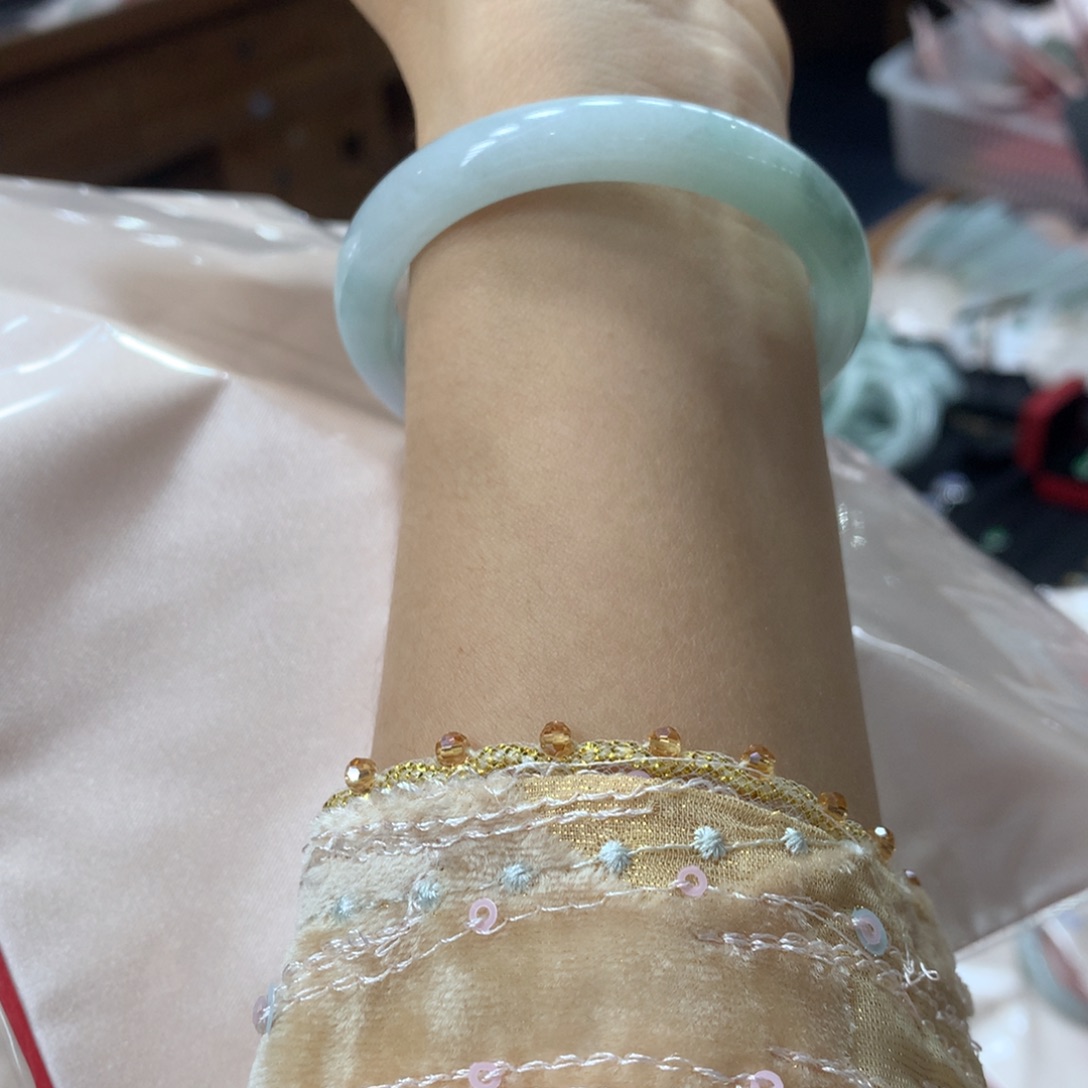 翡翠未镶嵌手镯多样性