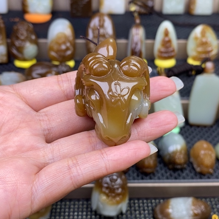 *****和田玉未镶嵌颈饰