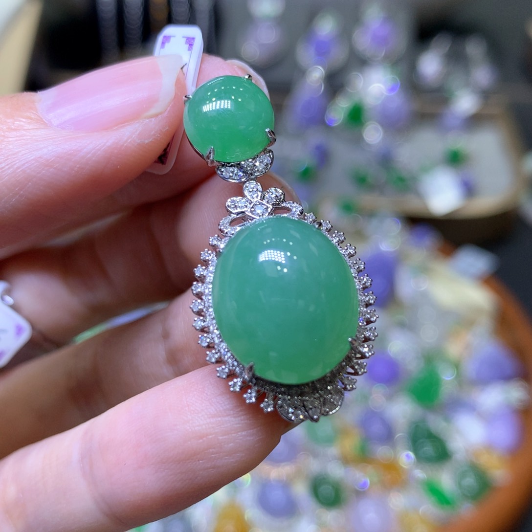 【闪购商品】翡翠颈饰18K金镶嵌翡翠吊坠项链