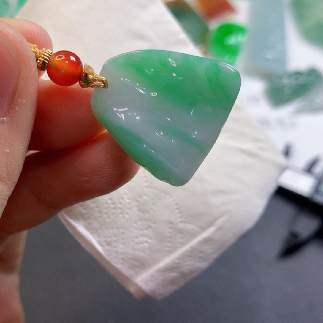 【闪购商品】翡翠吊坠(不含链)未镶嵌