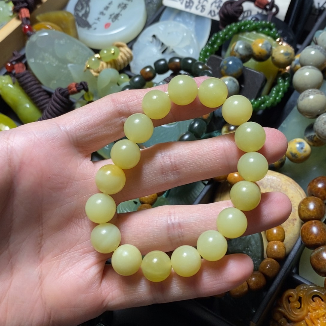 蛇纹石玉未镶嵌颈饰