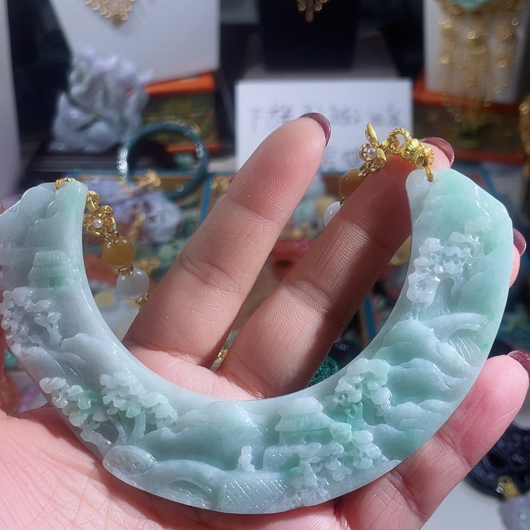 翡翠颈饰未镶嵌翡翠大弯弯