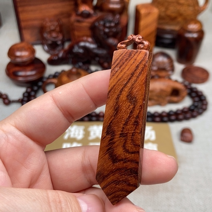 花梨木类端景台小盾牌