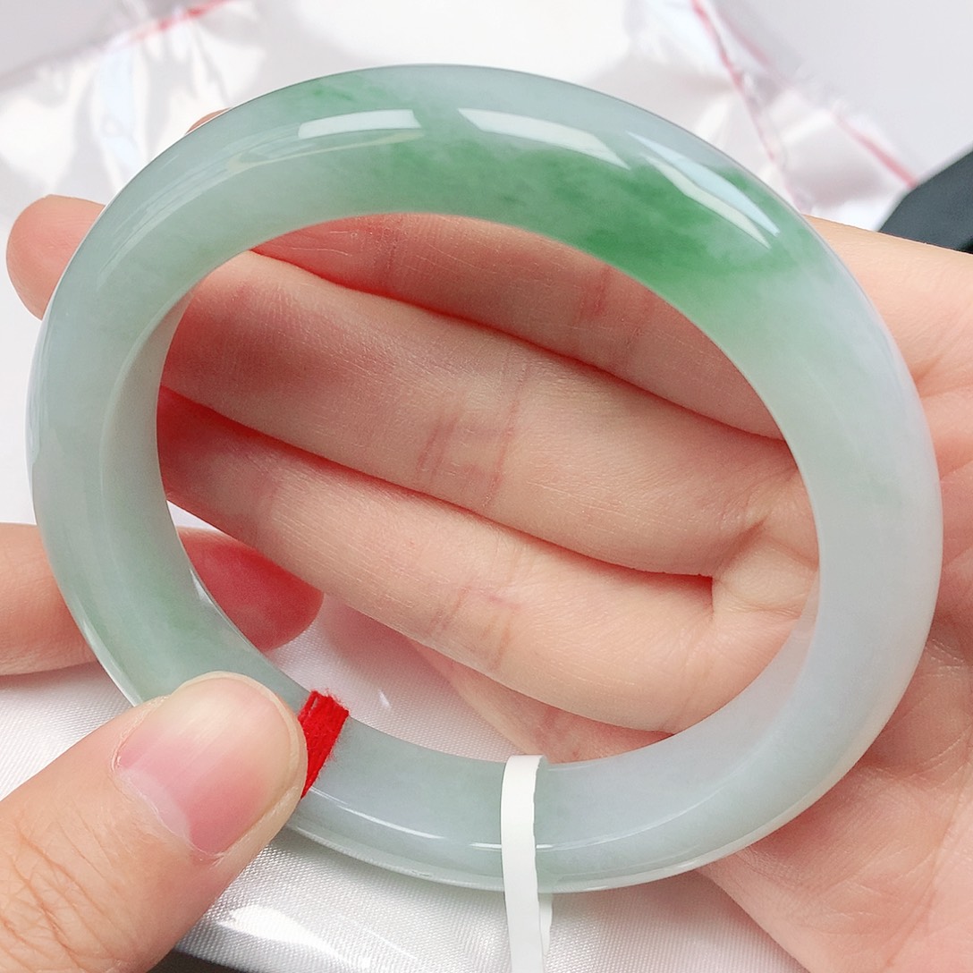 翡翠手镯未镶嵌抖音637