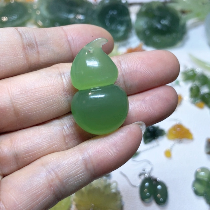 【闪购商品】蛇纹石玉手牌未镶嵌