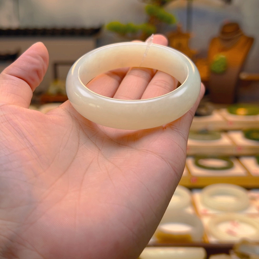 和田玉手镯未镶嵌7