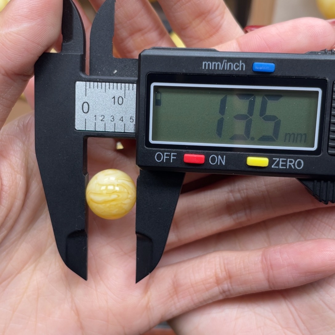 琥珀珠宝奇石未镶嵌人***?