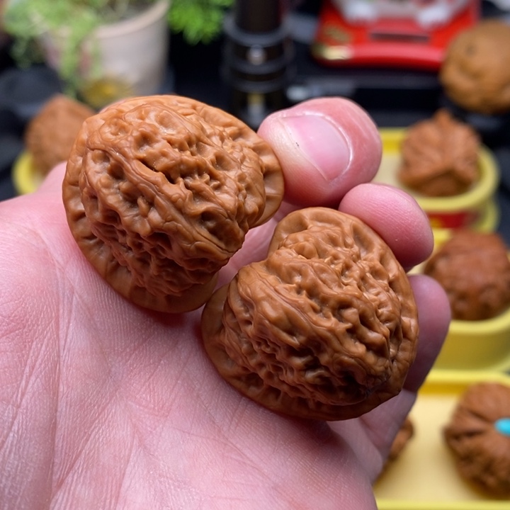 【闪购商品】文玩核桃吊坠野生三角手捻