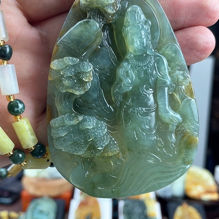 蛇纹石玉颈饰未镶嵌