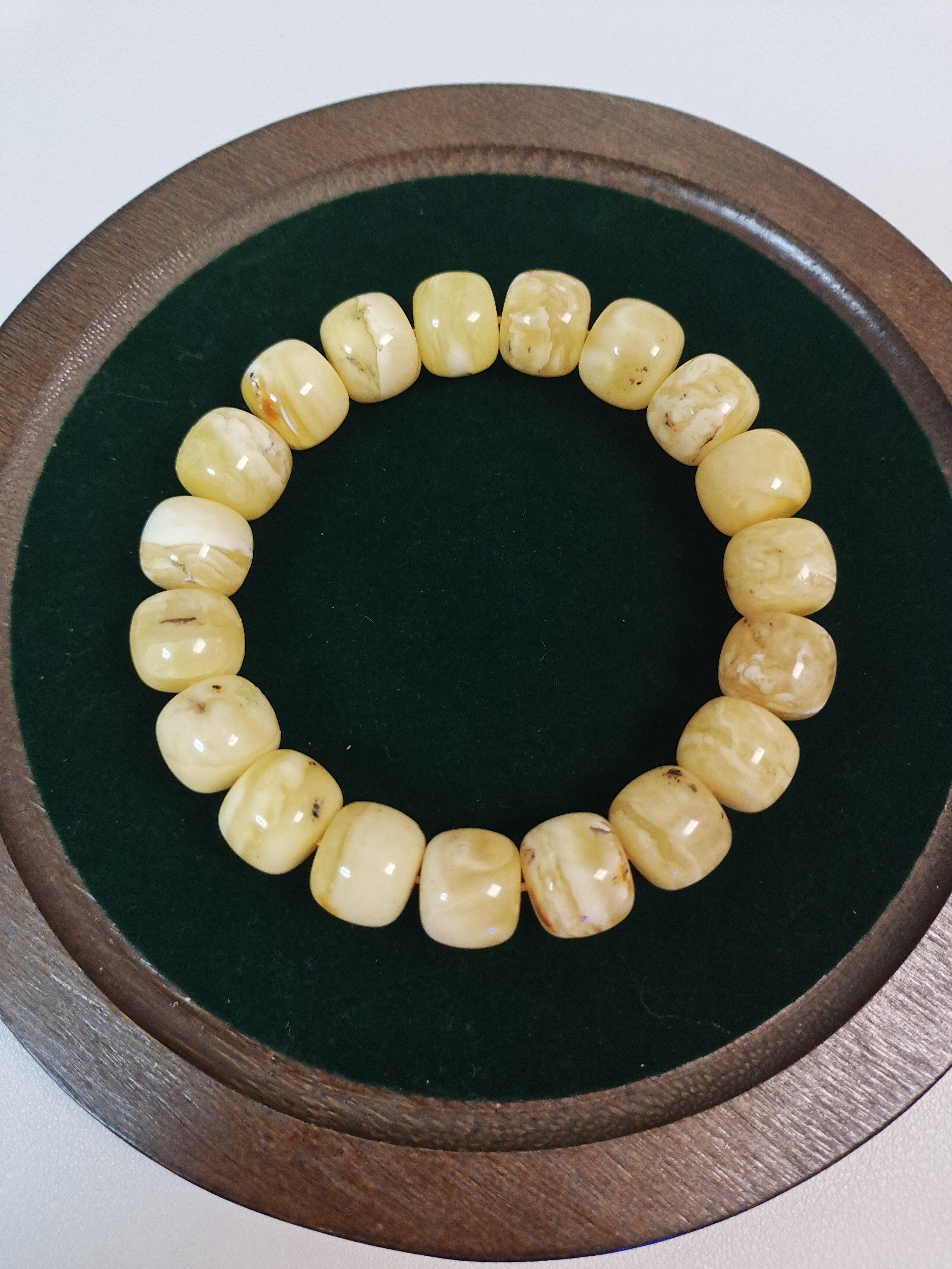 俄白料瑕疵款蜜蜡