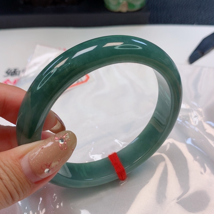 翡翠手镯未镶嵌59圈