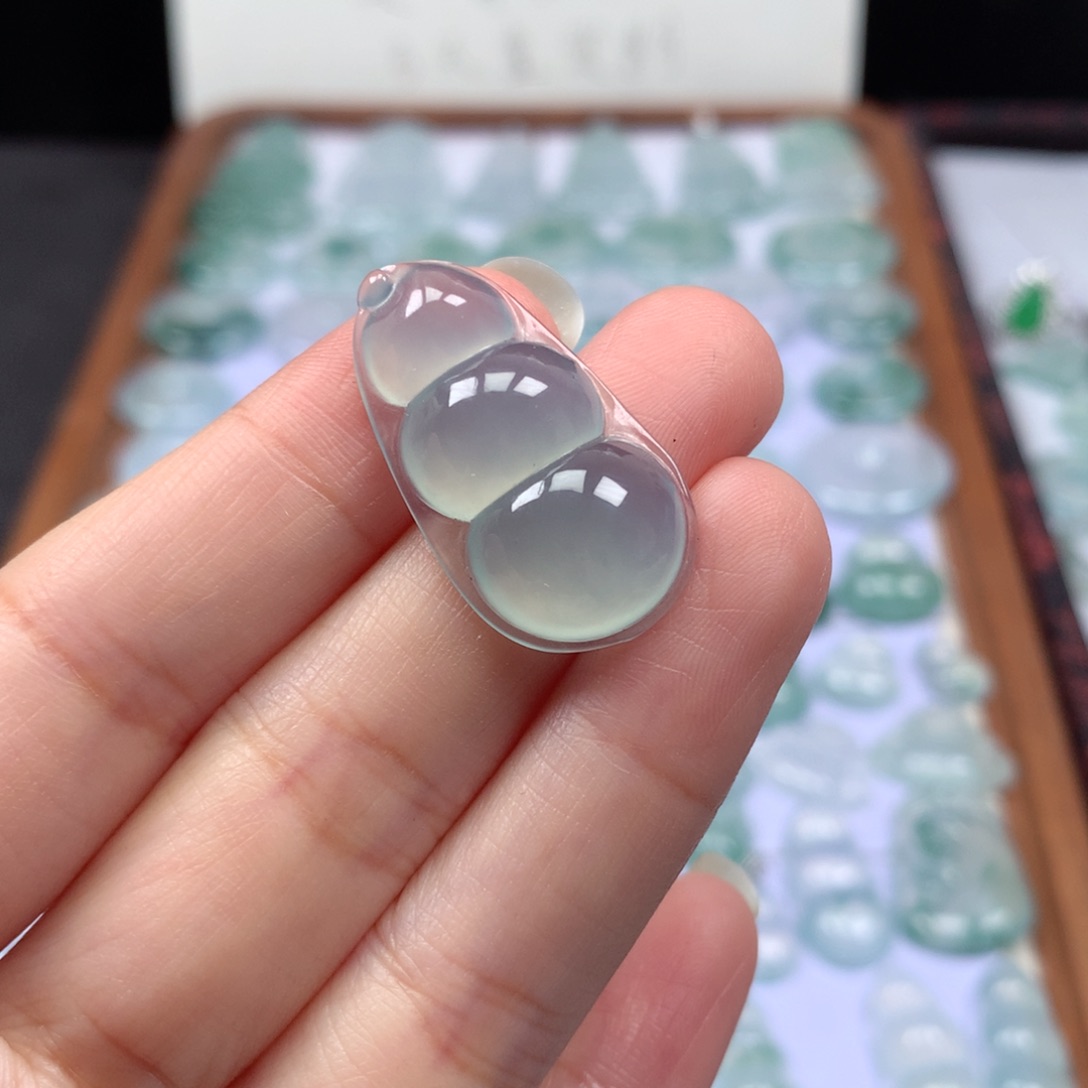 颈饰未镶嵌翡翠冰种福豆