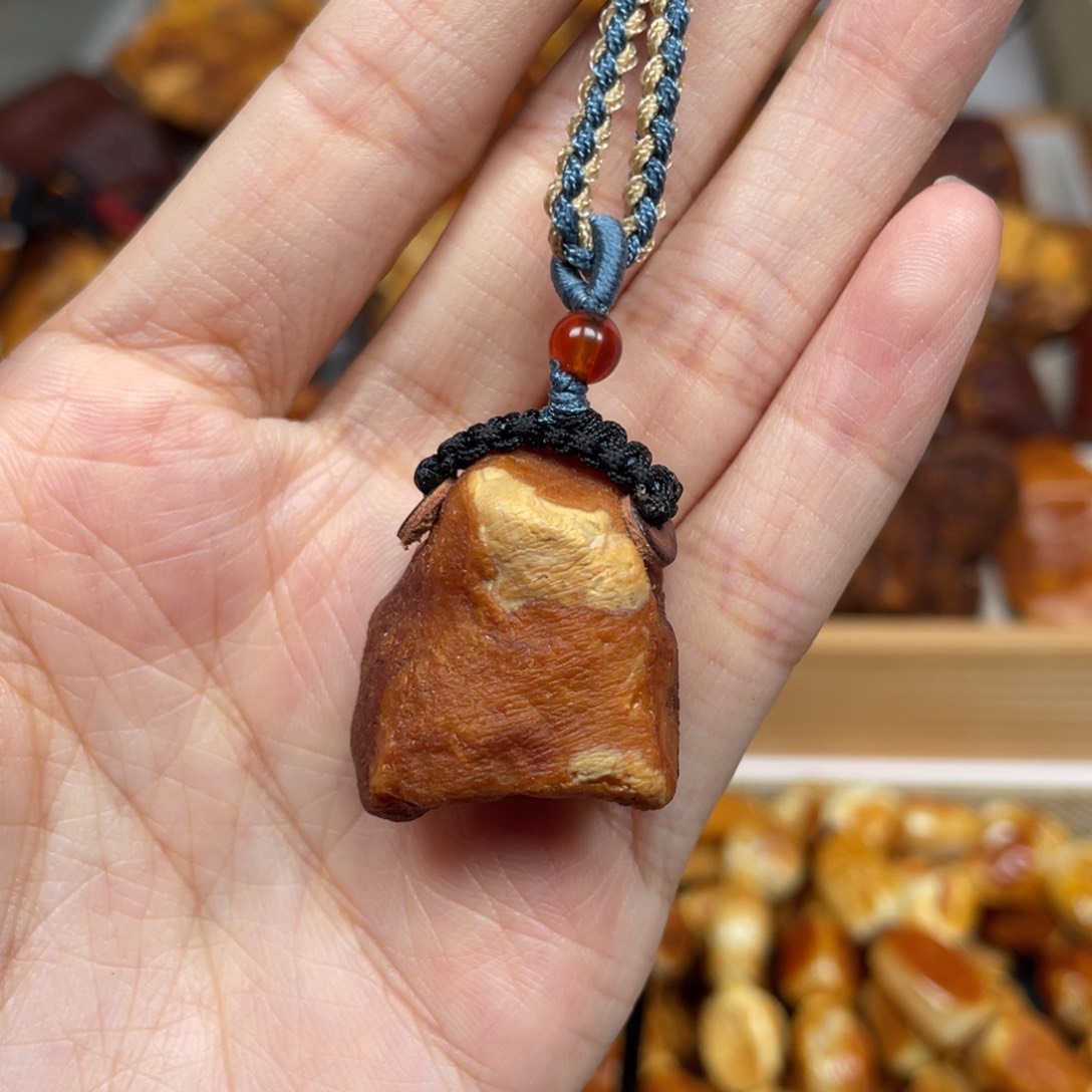 琥珀珠宝奇石未镶嵌