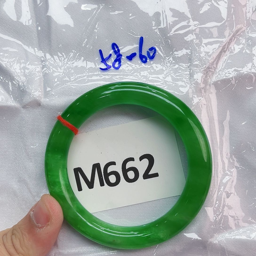 翡翠手镯未镶嵌多样性