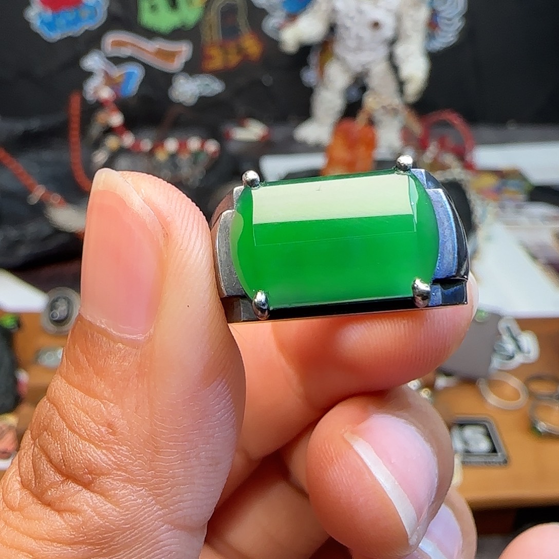 T***T翡翠银S925镶嵌戒指