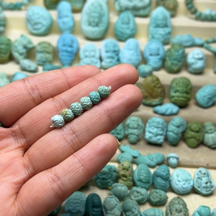 绿松石未镶嵌颈饰