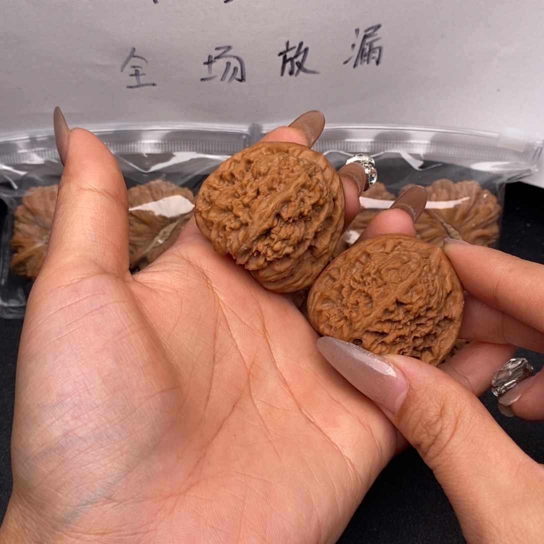 T***e文玩核桃把件南疆石