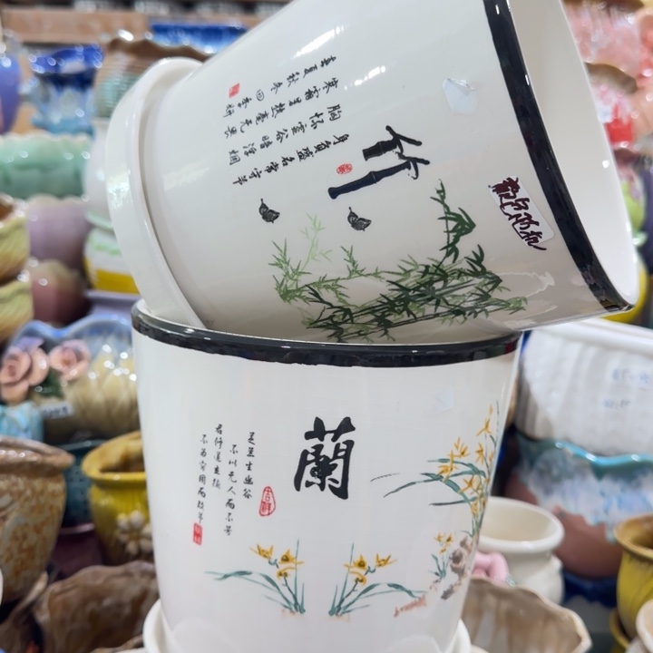 凑9块包邮，有孔花盆，颜色随机