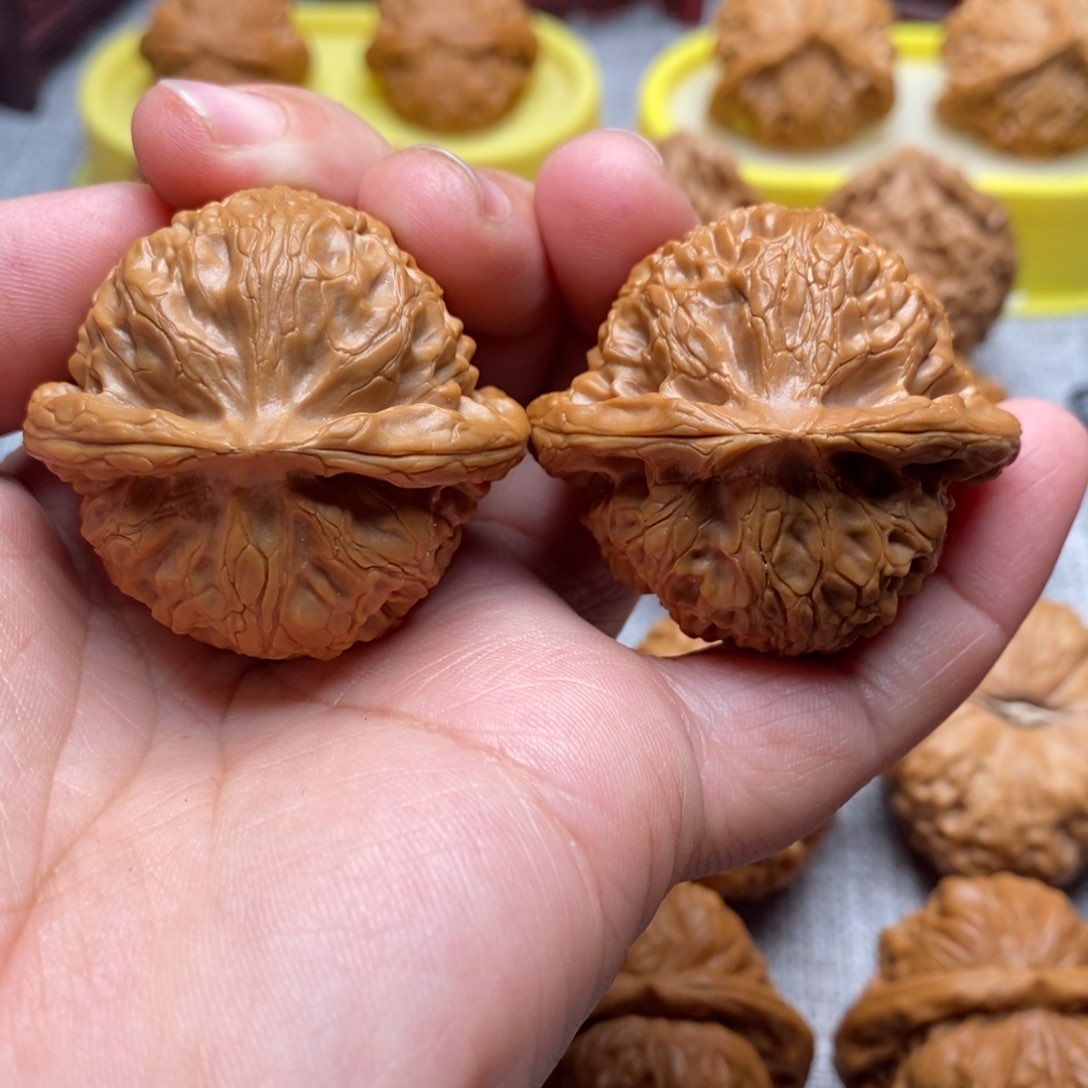 文玩核桃把件42.8全品桃心宫灯