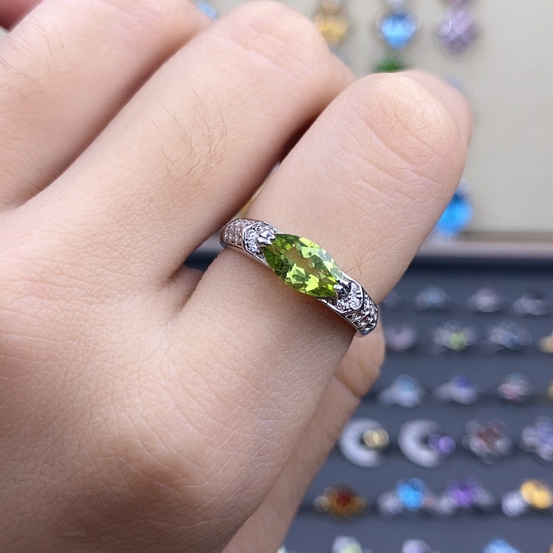 银S925镶嵌戒指橄榄石（不含证书）