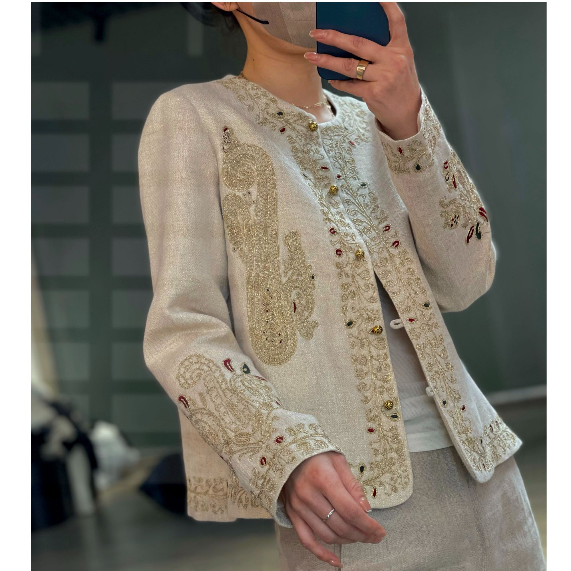 8318金韩重工钉珠线条外套