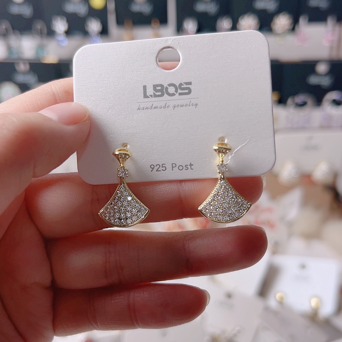 锆石纯铜合金耳环的