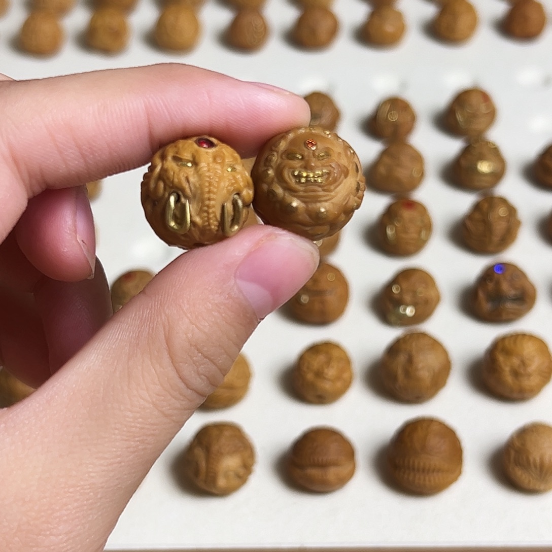 猴头核桃吊坠镶嵌单颗象神➕僧王两颗