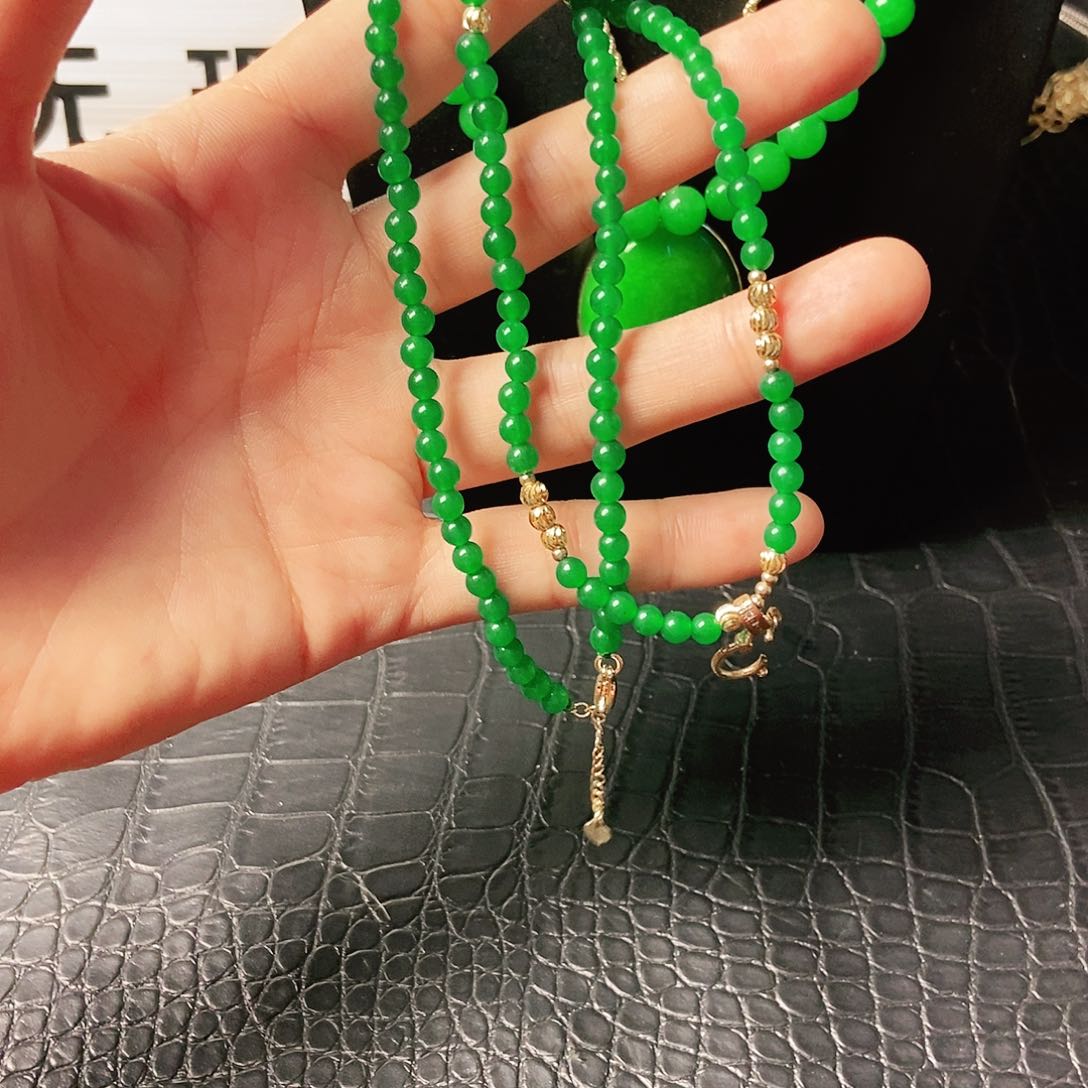 翡翠18K金镶嵌颈饰吊坠