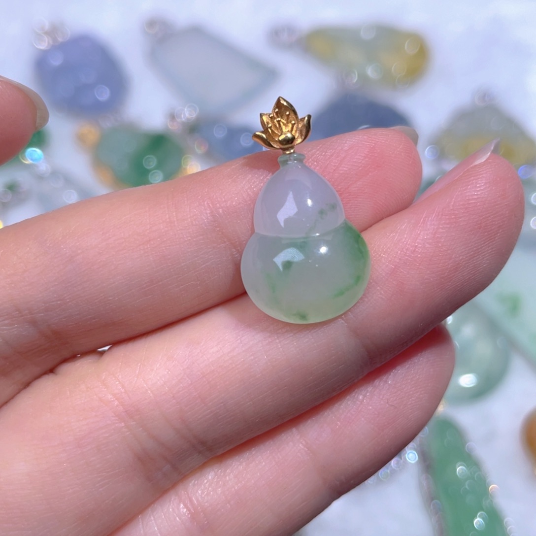 颈饰18K金镶嵌翡翠翡翠