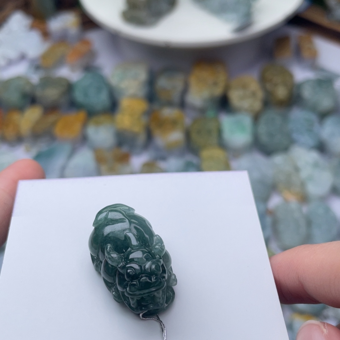 翡翠颈饰未镶嵌貔貅