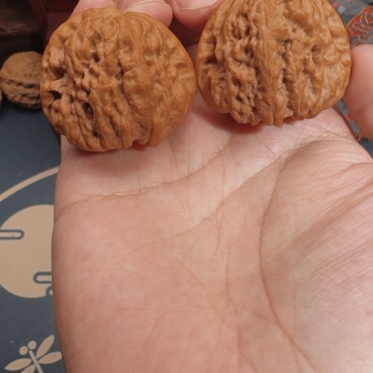 文玩核桃把件凹底