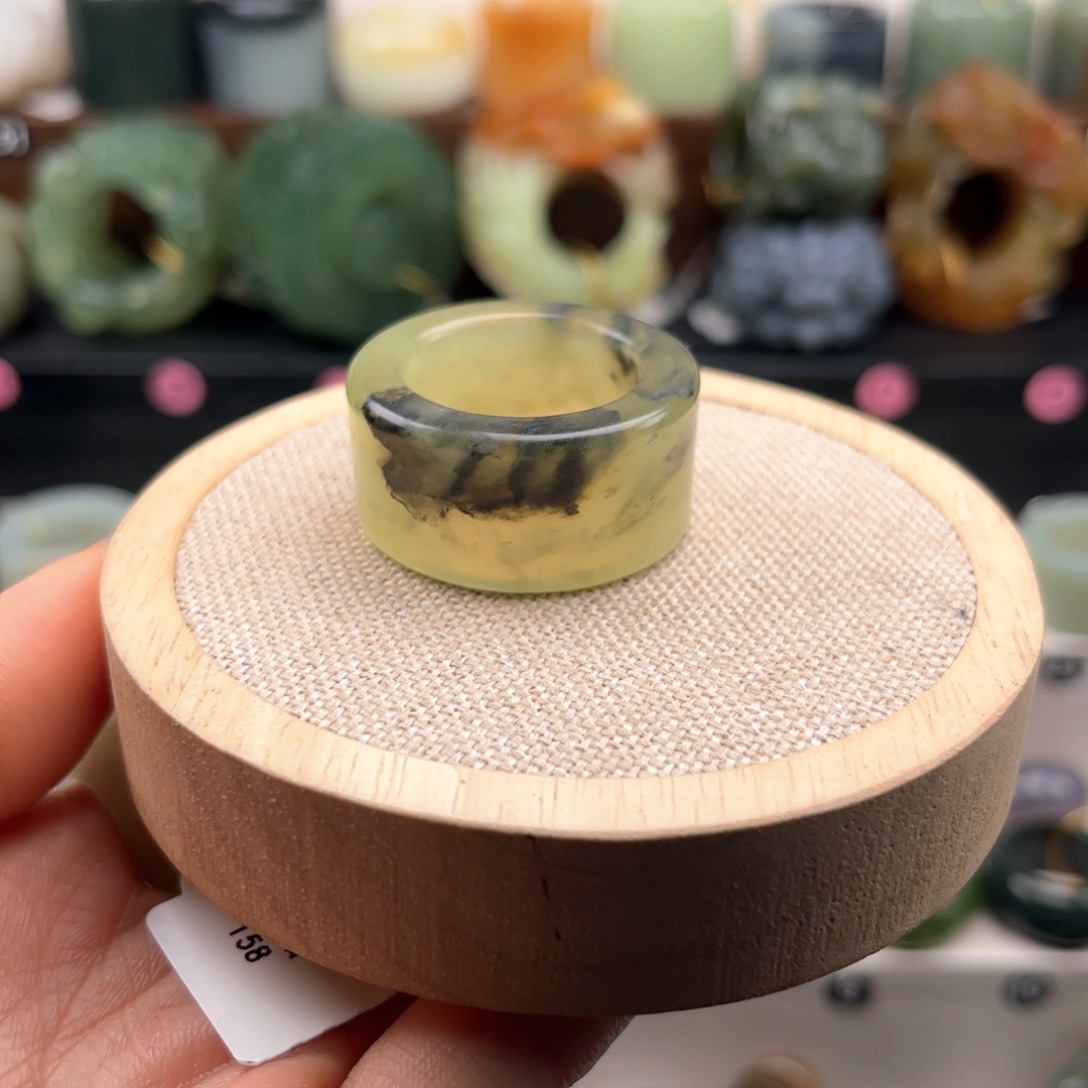 蛇纹石玉未镶嵌戒指