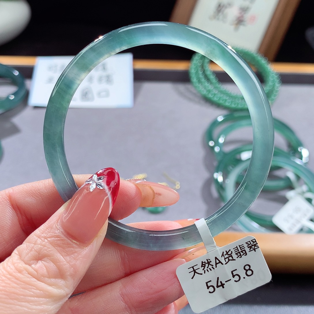 翡翠手镯（圆镯）未镶嵌