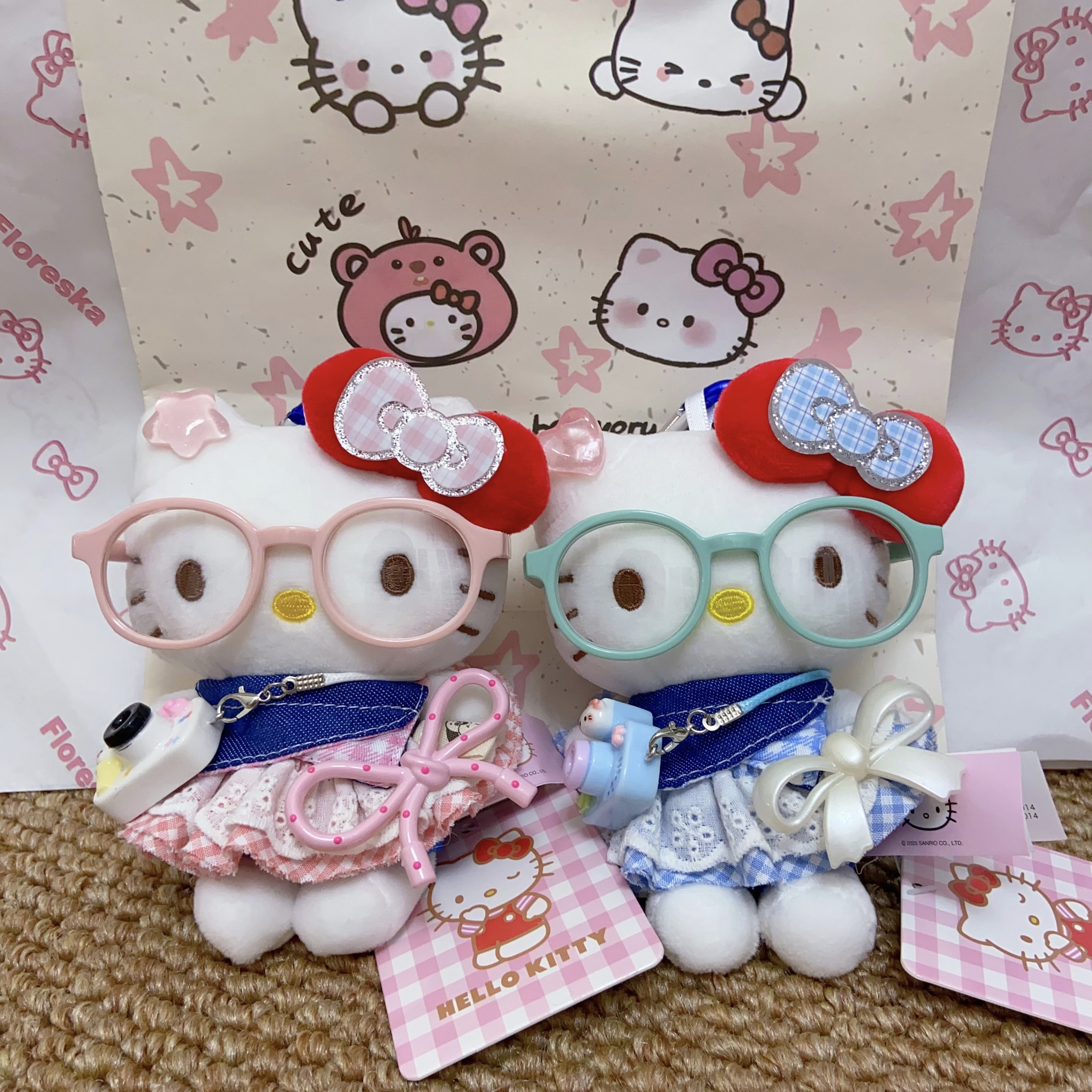 正版三丽鸥hellokitty包包挂件粉甜圈薄荷糖七夕情侣闺密可爱礼物