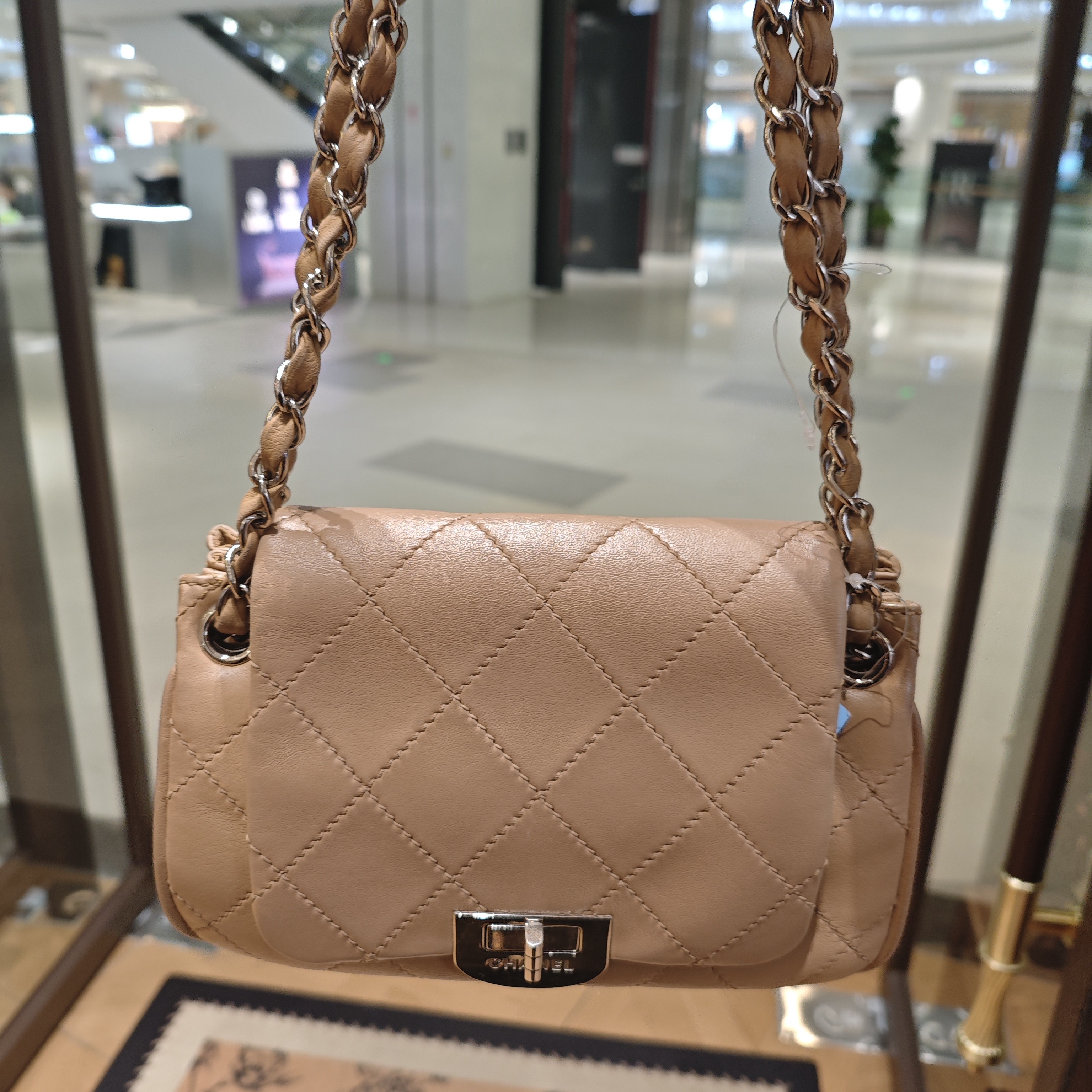 95新 Chanel/香奈儿 Chanel杏色口盖包 21030161-05