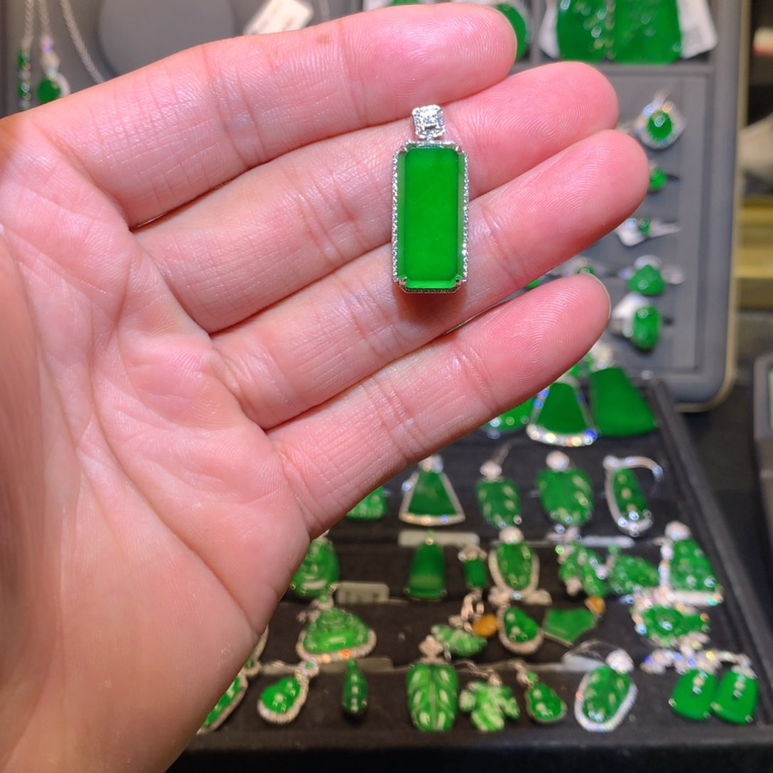 翡翠18K金镶嵌吊坠(不含链)天然翡翠