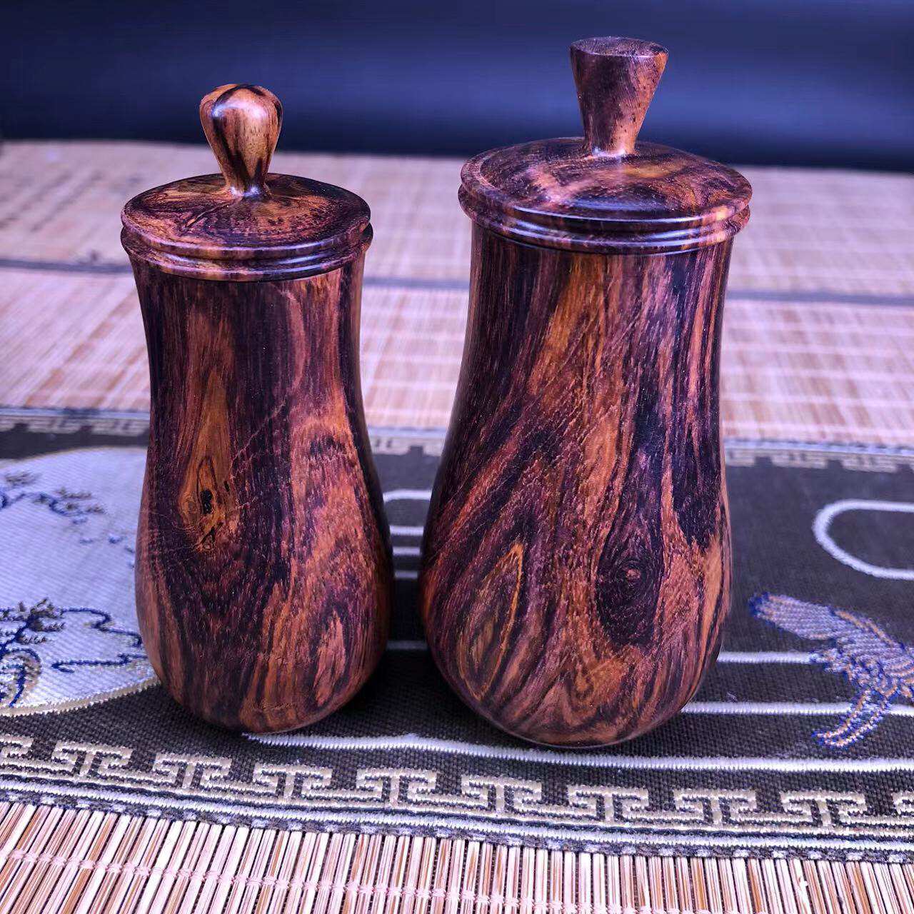 海南黄花梨精致漂亮大黑线纹理装饰摆侏瓶一对