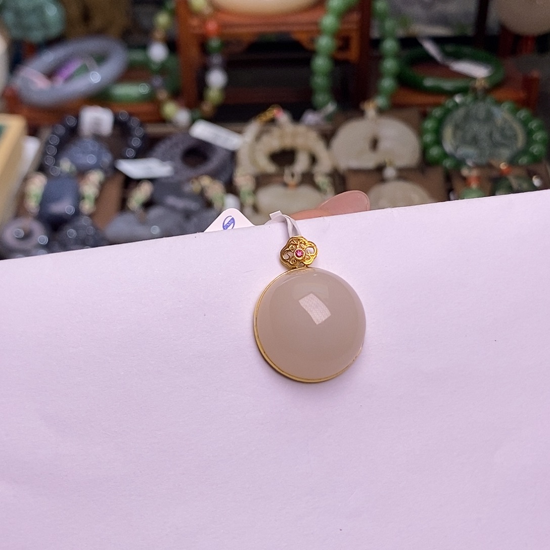 和田玉藕粉红粉金镶圆牌未镶嵌