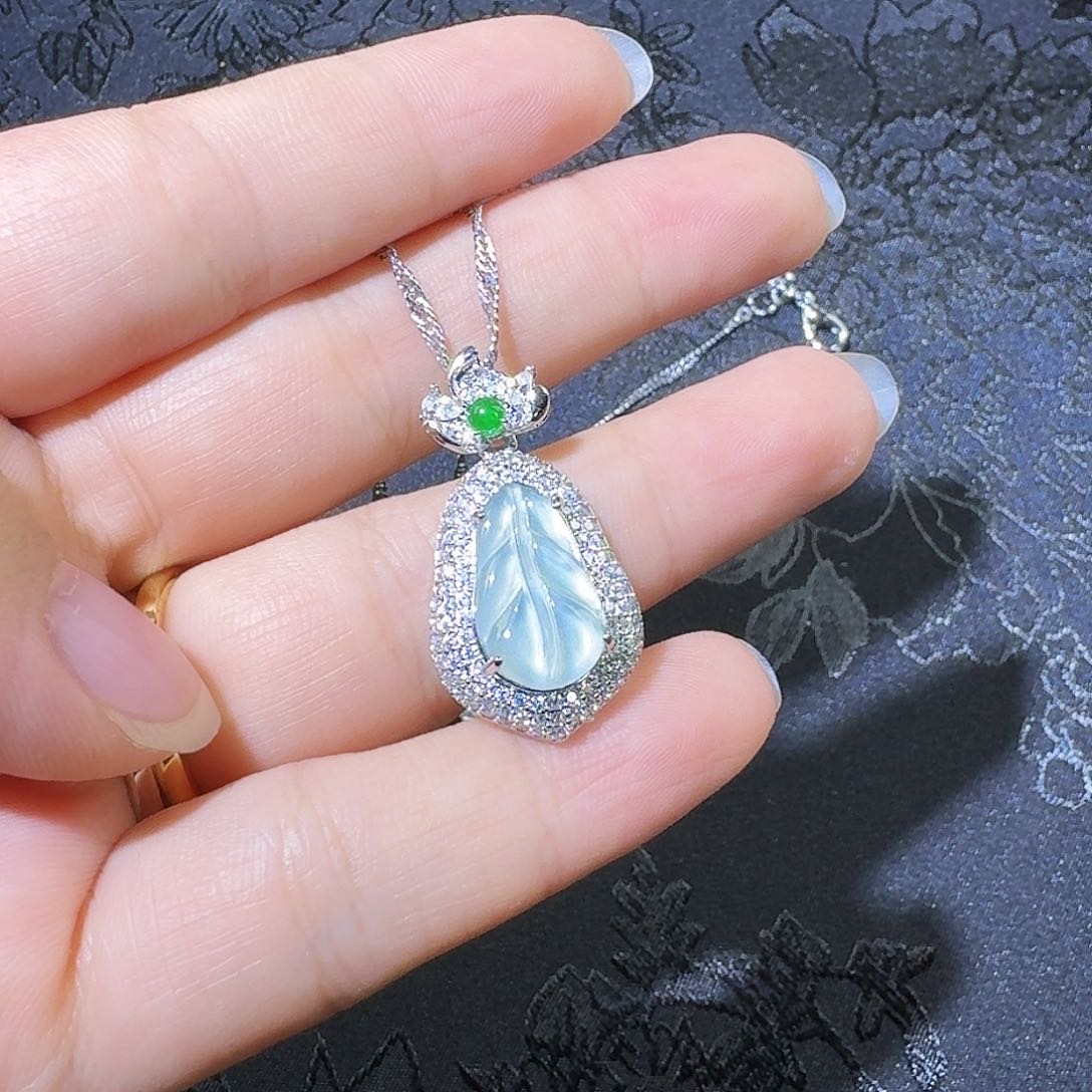 翡翠吊坠(不含链)未镶嵌琵琶叶