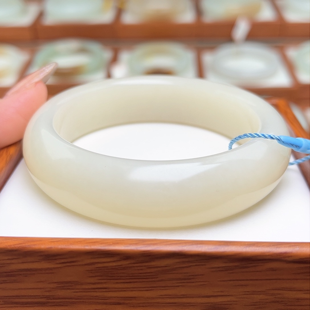 和田玉手镯未镶嵌59.6