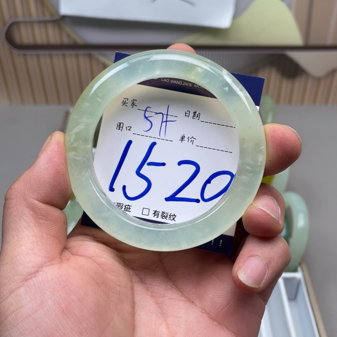 岫玉手镯手镯未镶嵌