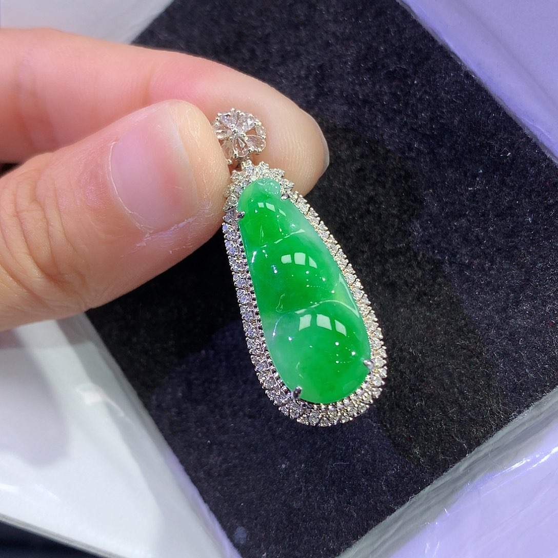 翡翠18K金镶嵌吊坠(赠链)