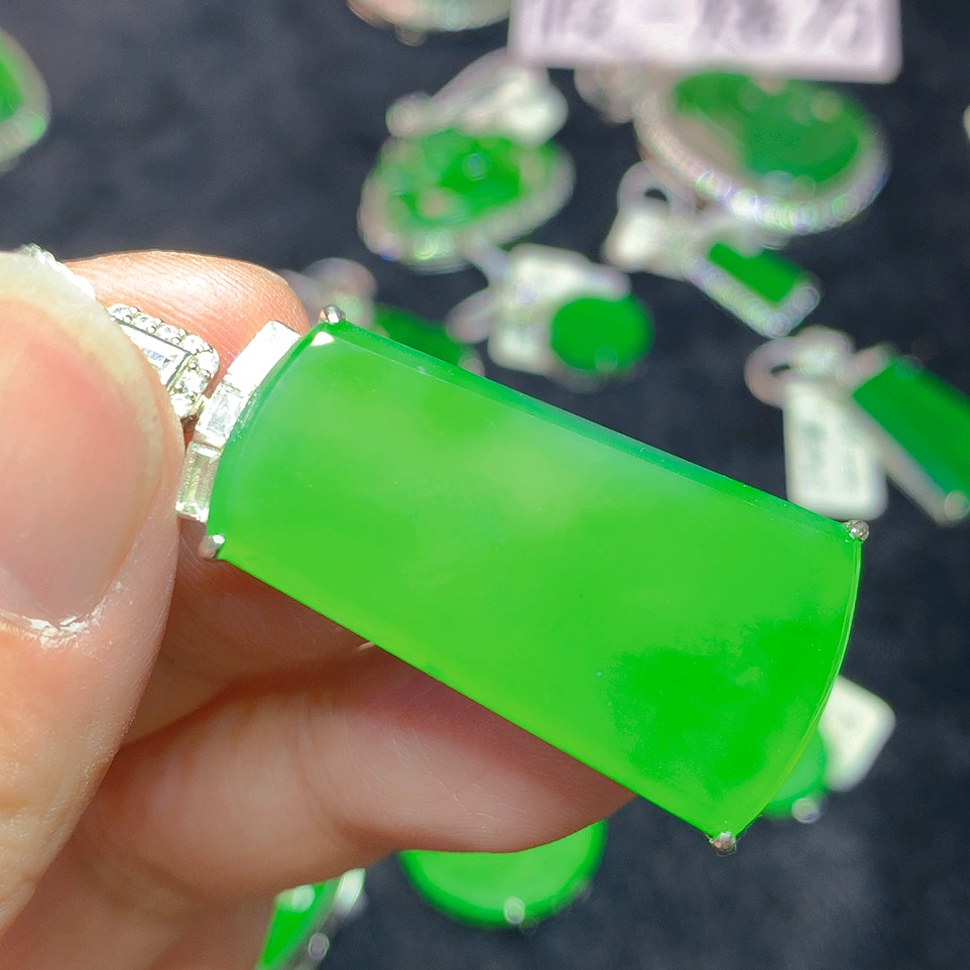 颈饰银S925镶嵌翡翠