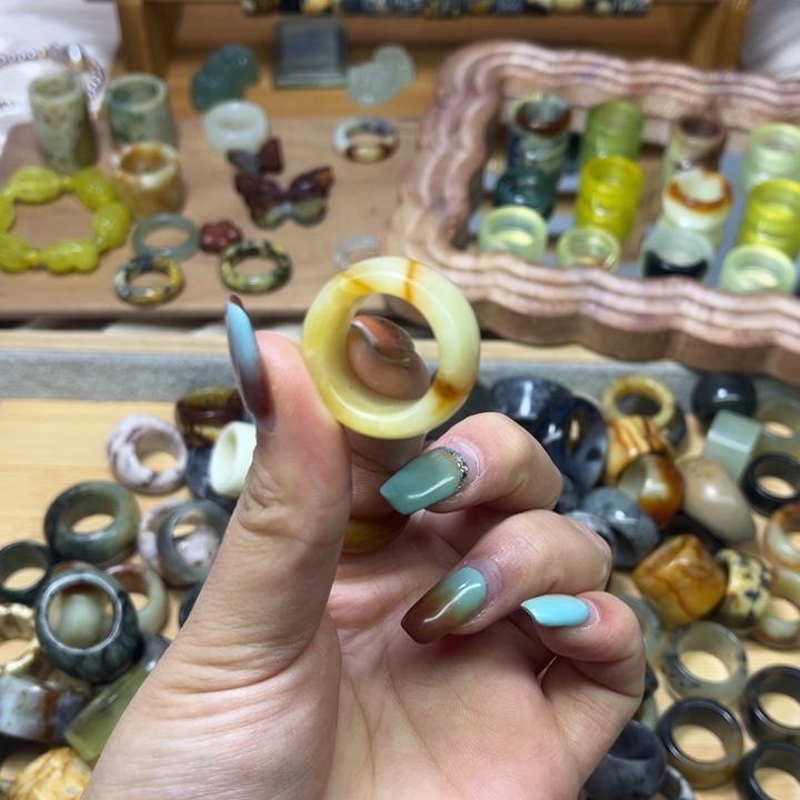 ****翡蛇纹石玉未镶嵌戒圈
