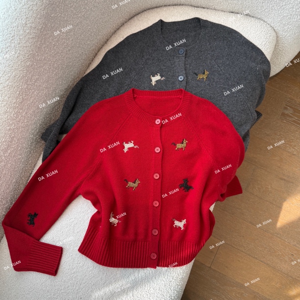 /D.X/冬季新款『奔跑小马』设计感重工串珠减龄时尚圆领针织开衫