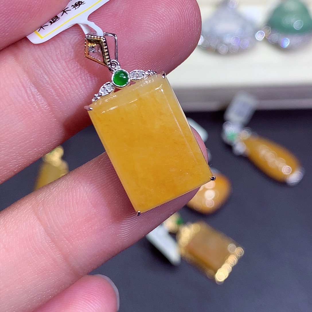 翡翠吊坠(不含链)18K金镶嵌