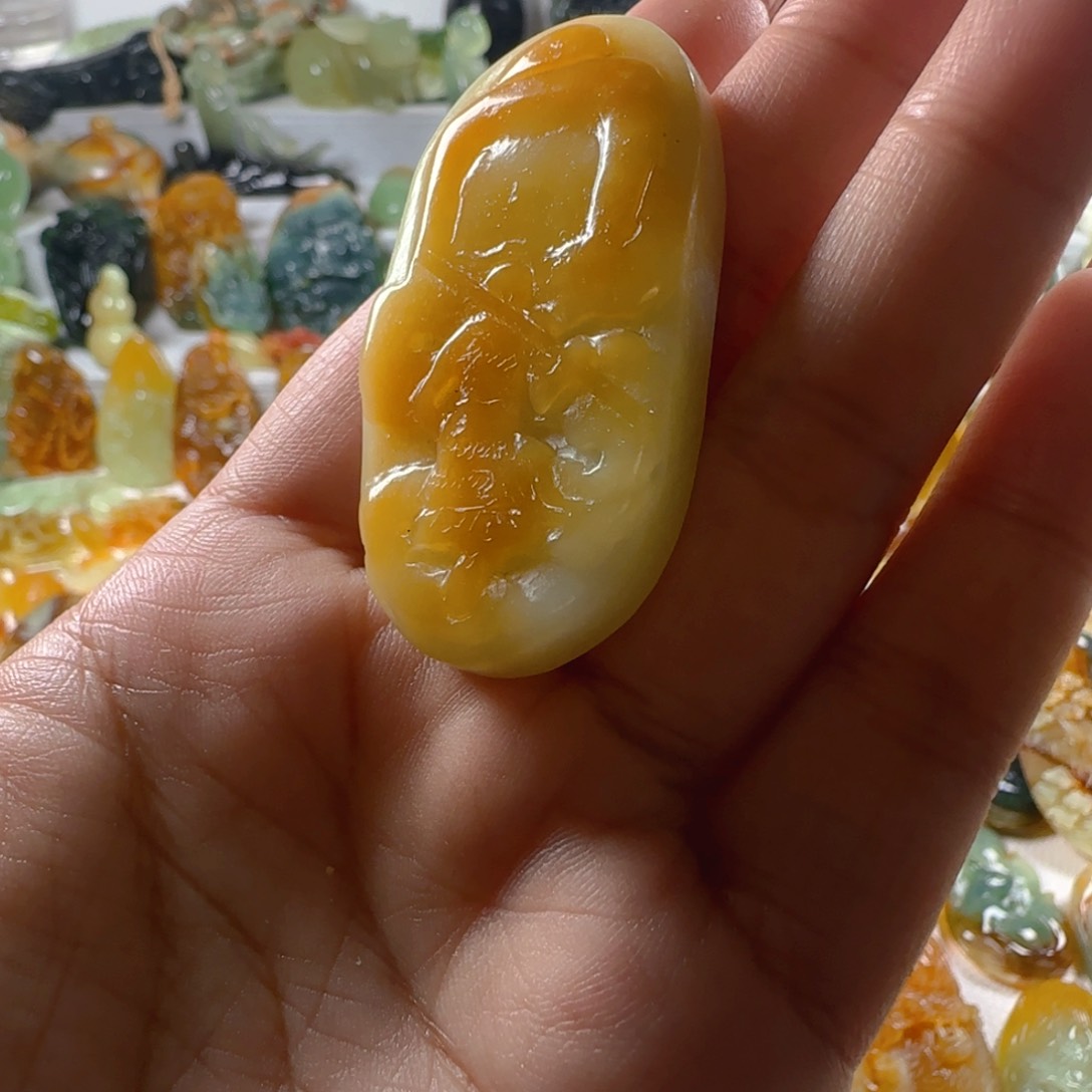 蛇纹石玉颈饰未镶嵌