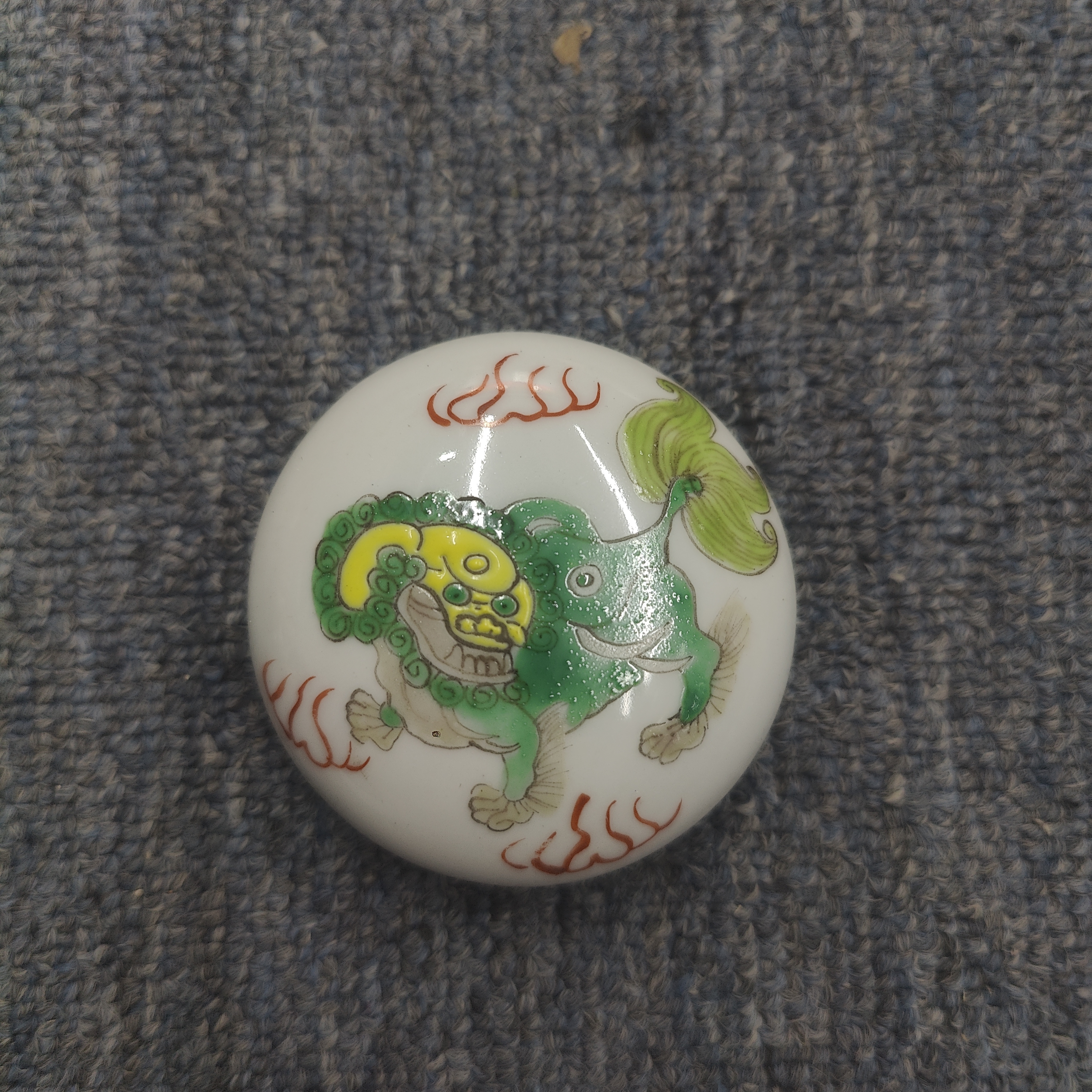 古陶瓷粉彩狮子印泥盒