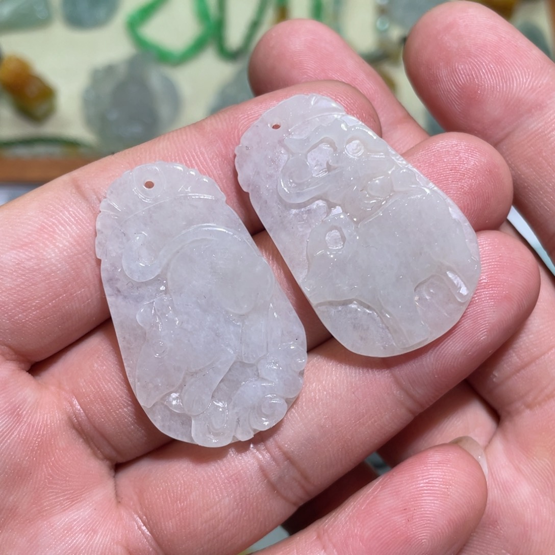 翡翠颈饰未镶嵌老鼠和牛